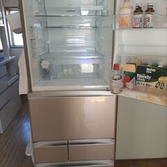 家具（食器棚、冷蔵庫、洗濯機、テレビ台、レンジ、ソファー）の画像