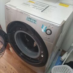 家具（食器棚、冷蔵庫、洗濯機、テレビ台、レンジ、ソファー）の画像