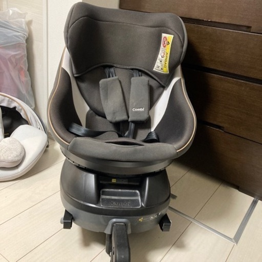 江東区近隣に配達可　定価58000円　新生児から使えるコンビISOFIX『クルムーヴ』