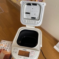 ホームベーカリー　Tiger  KBH-V100(W)の画像