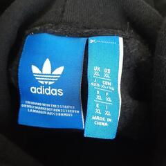 adidasのパーカー。の画像