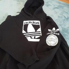 adidasのパーカー。の画像