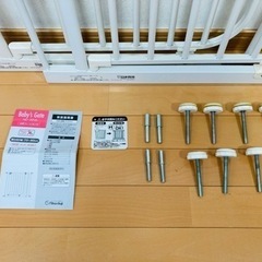 ベビーゲート2組セット、日本育児、中古美品、白色、拡張フレーム2本、付属品揃い　おまけ付きの画像