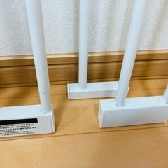 ベビーゲート2組セット、日本育児、中古美品、白色、拡張フレーム2本、付属品揃い　おまけ付きの画像