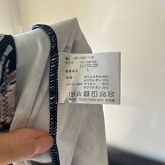 ほぼ新品！ワンピース水着　ラッシュガードとセットでセット割りの画像