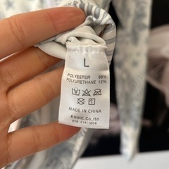 美品！UVカットラッシュガード　水着とセットで500円引きの画像