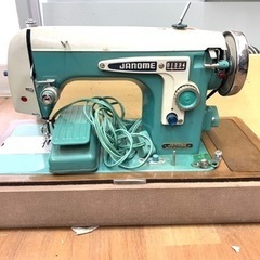 アンティーク品のジャノメミシンよかったらどうぞ！