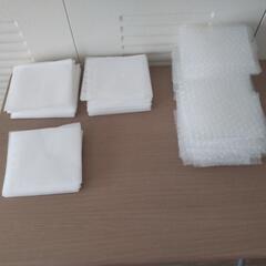 不織布CDケース73枚とオマケのプチプチ。