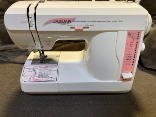 今では珍しくなった初心者向けの機種で半回転釡タイプの電装ミシンです！