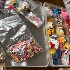 [お引渡し決定]デコパーツ、プラパーツ、粘土パーツ、80サイズダンボール色々詰め合わせの画像
