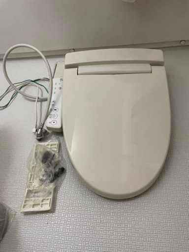 ✨シャワートイレ　温水暖房便座✨