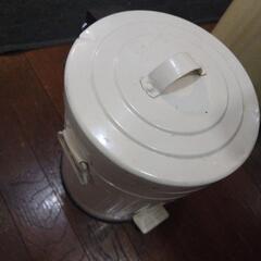 ゴミ箱、ダストペール