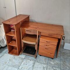 今必要な学習机ですの画像