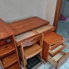 今必要な学習机ですの画像