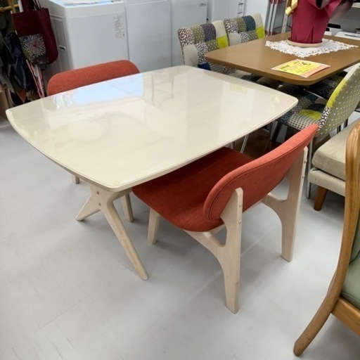 【超美品‼️】定価63,990円♪ 現行モデル ニトリ 120cm幅2人掛けダイニングテーブルセット(リラックスワイド) オレンジ♪