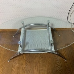 ガラステーブルの画像