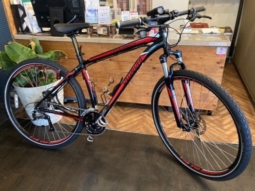 【SPECIALIZED HARDROCK SPORTDISK】アルミフレーム　油圧ディスクブレーキ　サスペンション付き　3×9速　28インチMTB ブラック×レッド