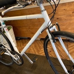 【前後チューブ新品！】アルミフレーム　700×28c 7段変速クロスバイク　ホワイト 前後チューブ新品！】アルミフレーム 700×28c 7段変速クロスバイク