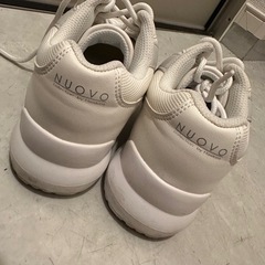 NUOVO🤍ホワイトスニーカー　23.0の画像