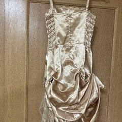 パーティ向きドレス　(ゴールド)の画像