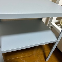 サイドテーブル