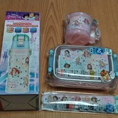 【新品】ディズニープリンセス　ランチボックスセット　水筒付き
