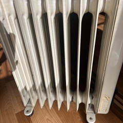 引取限定　DeLonghi デロンギオイルヒーター 310912TEの画像