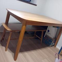 ダイニングテーブルのセットです