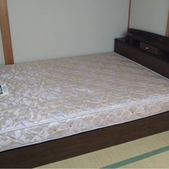 Simmons クイーンベッドの画像