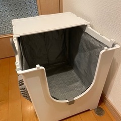 シンプルな猫用トイレの画像