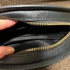 【美品・中古】MICHAEL KORS ハーフムーンショルダーバッグの画像