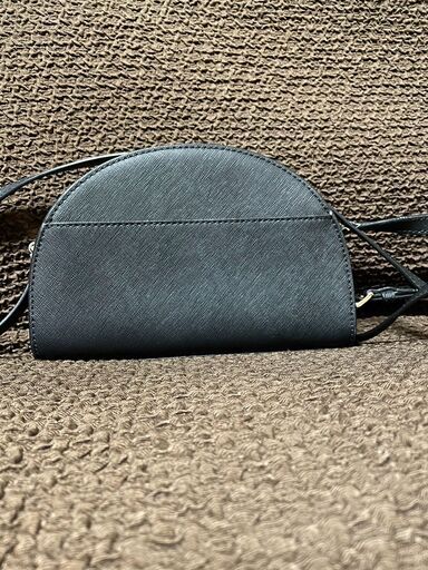 【美品・中古】MICHAEL KORS ハーフムーンショルダーバッグ