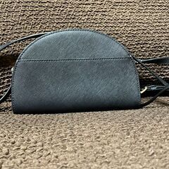 【美品・中古】MICHAEL KORS ハーフムーンショルダーバッグの画像