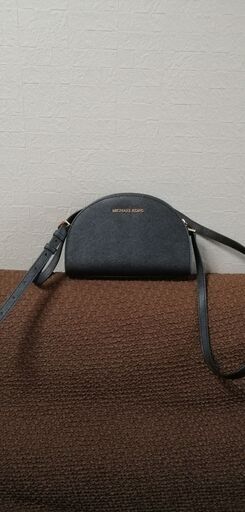 【美品・中古】MICHAEL KORS ハーフムーンショルダーバッグ