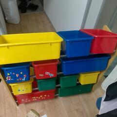 子供部屋おもちゃ棚の画像