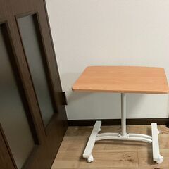 昇降デスクの画像