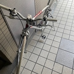 クロスバイク　白　6段変速の画像