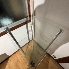 ガラス製のシェルフの画像