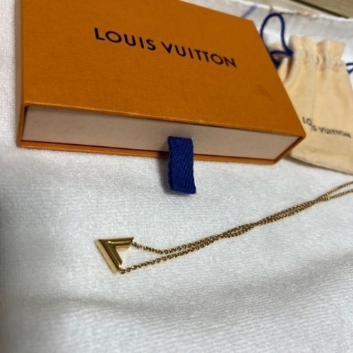 値下げ中です！ルイヴィトン　Vネックレス