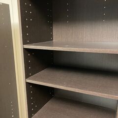 ダークブラウンの本棚（可変棚板）の画像