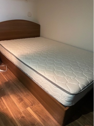 セミダブルベッド