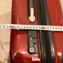 キャリーケース　赤の画像
