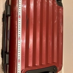 キャリーケース　赤の画像