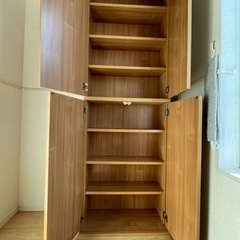 扉付本棚の画像