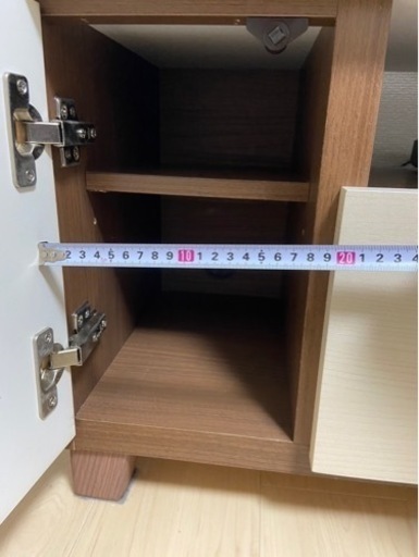 テレビ台　収納