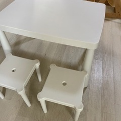 IKEA テーブルと椅子2脚のセット