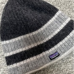 美品！パタゴニアニット帽　グレーブラックの画像
