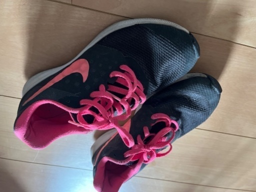 NIKE 23.5 スニーカー