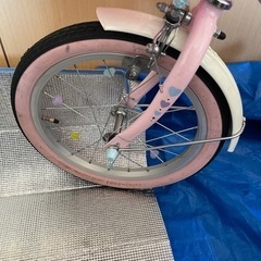 大幅値下げ）自転車　補助輪付きの画像
