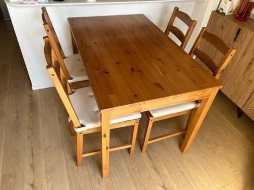 ダイニングテーブル×チェア4脚×クッション4つ